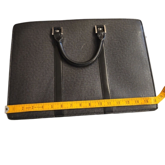 Louis Vuitton Black Tiaga Leather Unisex Briefcase - Picture 15 of 17